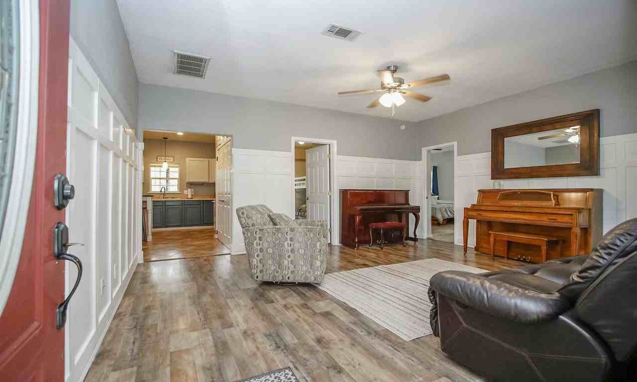 1784 Greenbelt Dr - Photo 4 of 34