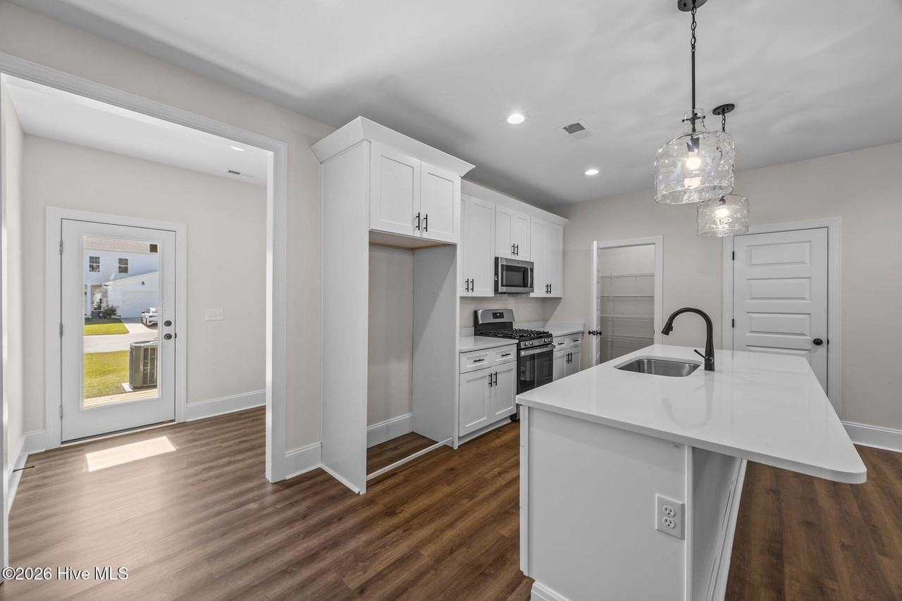 3907 Harkers Way - Photo 6 of 32