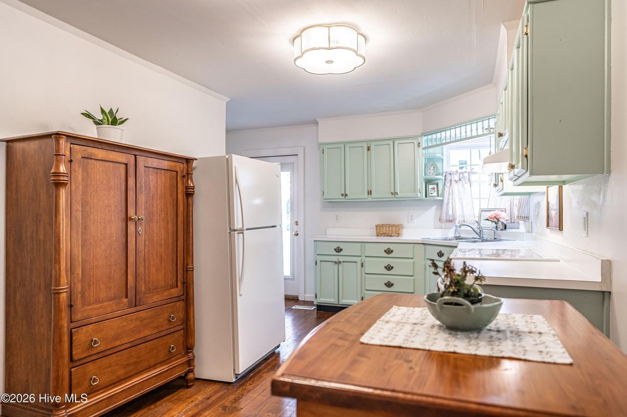 435 W Baltimore Ave - Photo 7 of 23