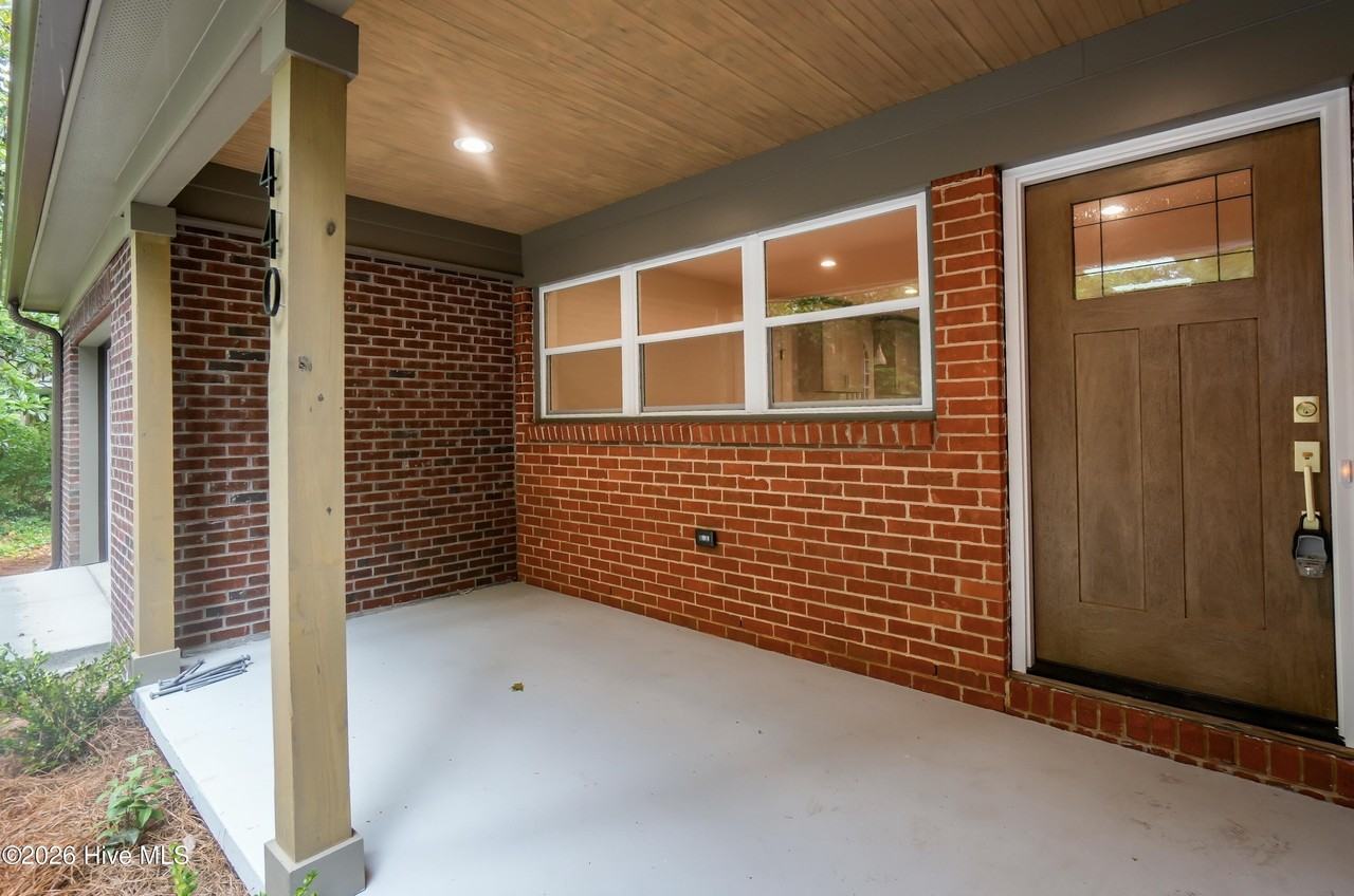 440 S May St - Photo 2 of 18