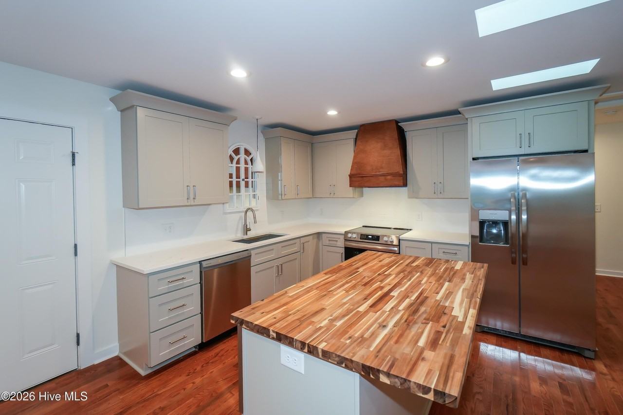 440 S May St - Photo 5 of 18