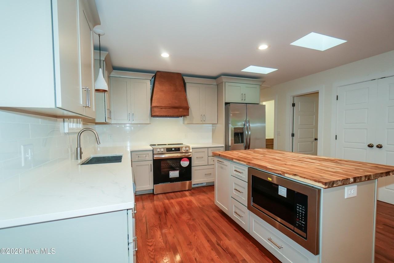 440 S May St - Photo 6 of 18