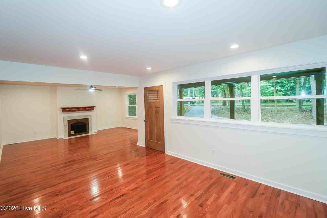 440 S May St - Photo 7 of 18