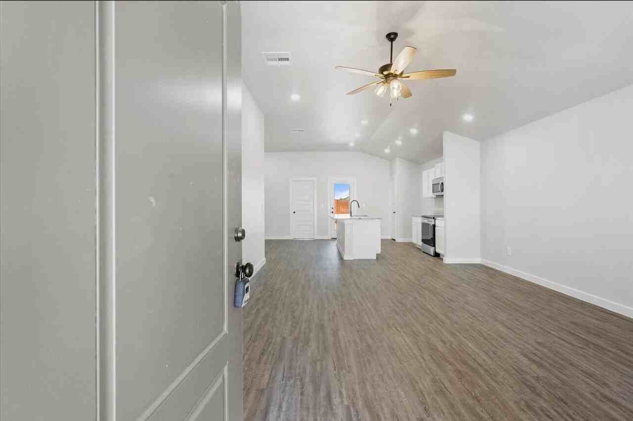 2154 Kokomo Ave - Photo 2 of 11