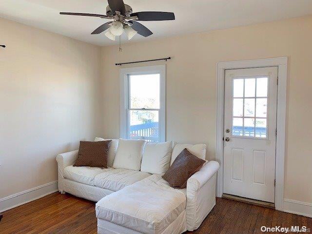 216 W Hudson St - Photo 3 of 7