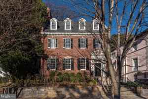 featured image of 2425 California St Nw