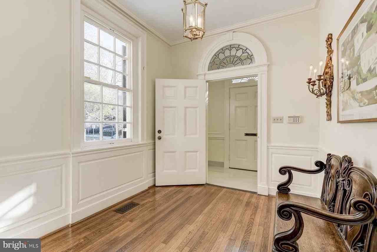 2425 California St Nw - Photo 4 of 50