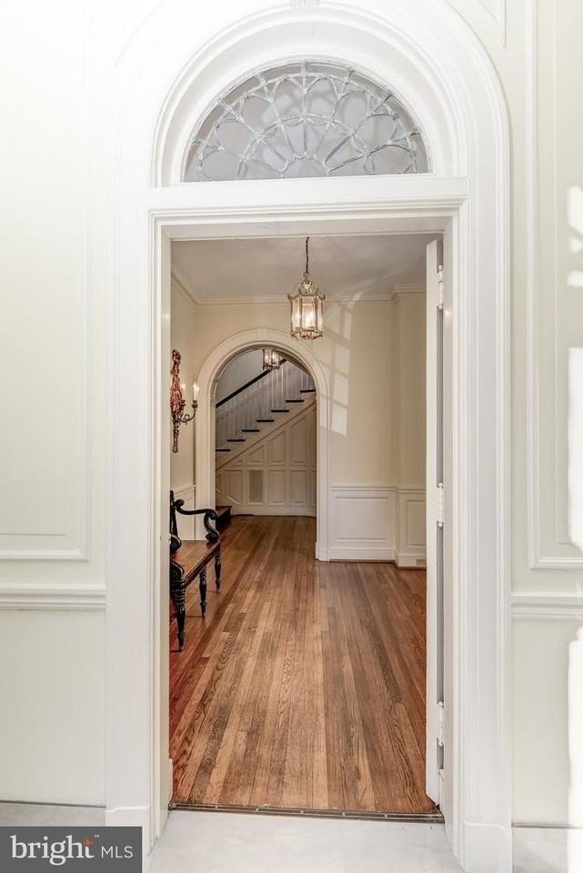 2425 California St Nw - Photo 7 of 50