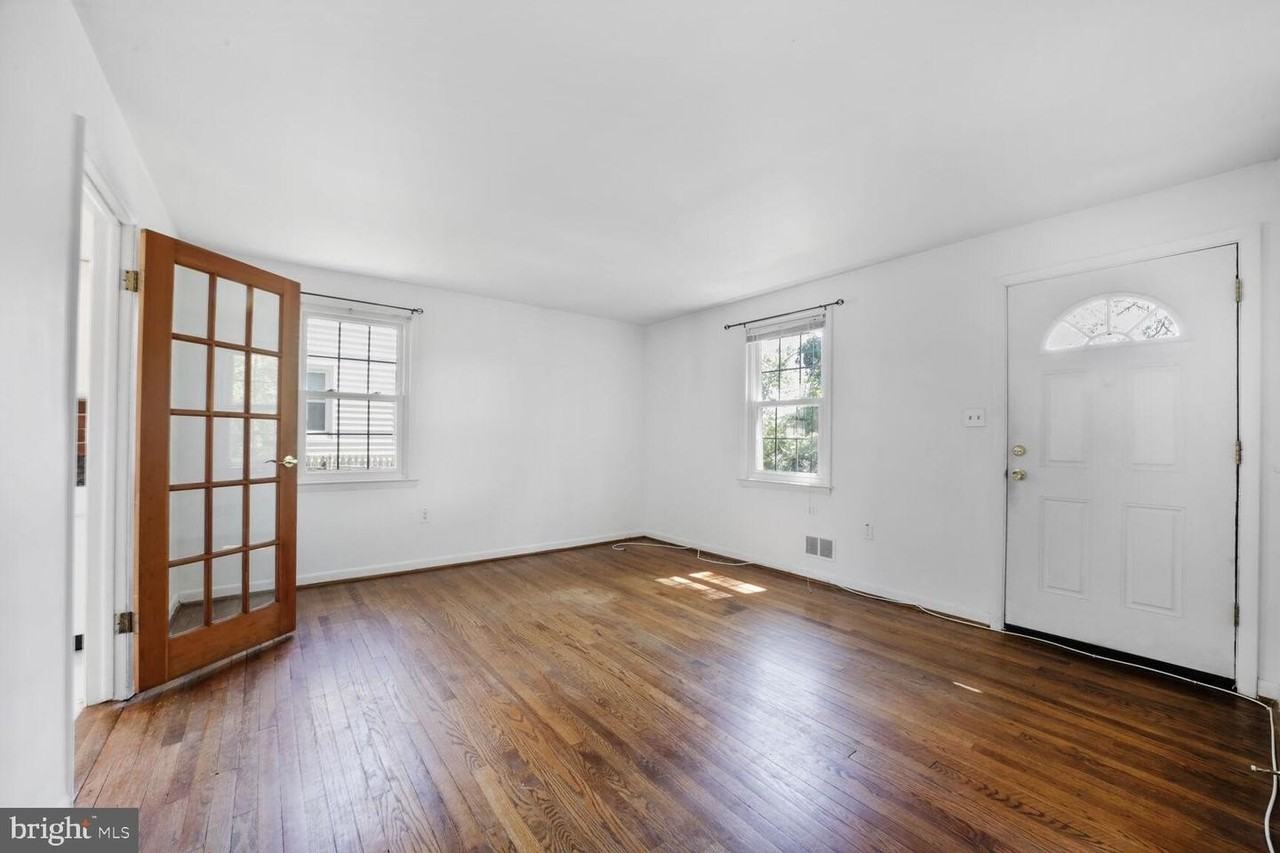 9506 52nd Ave - Photo 2 of 20