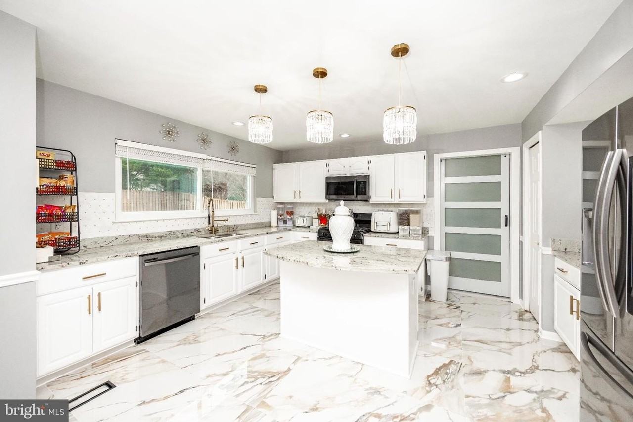 15013 Jerimiah Ln - Photo 2 of 35