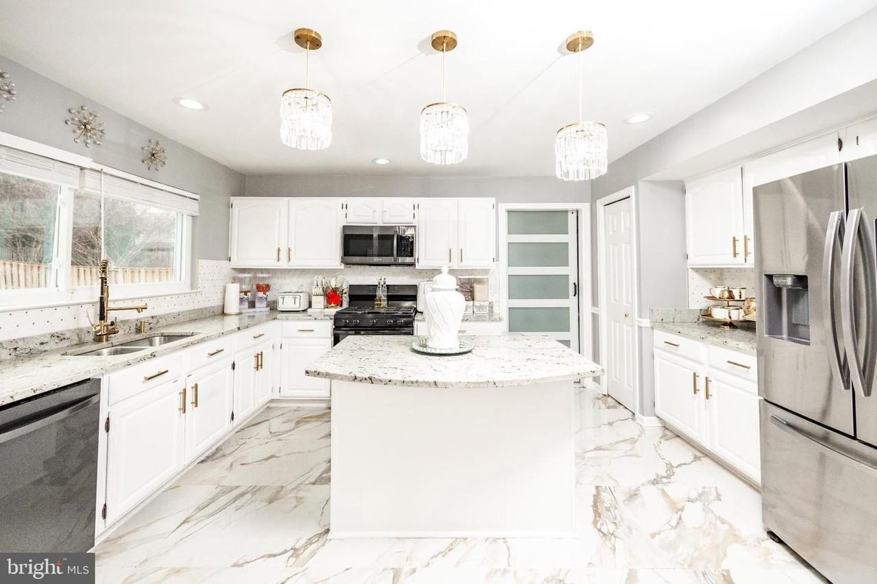 15013 Jerimiah Ln - Photo 3 of 35