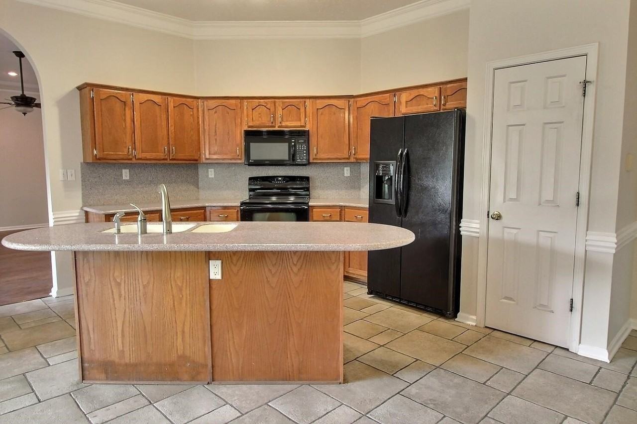 275 Home Pl - Photo 6 of 18