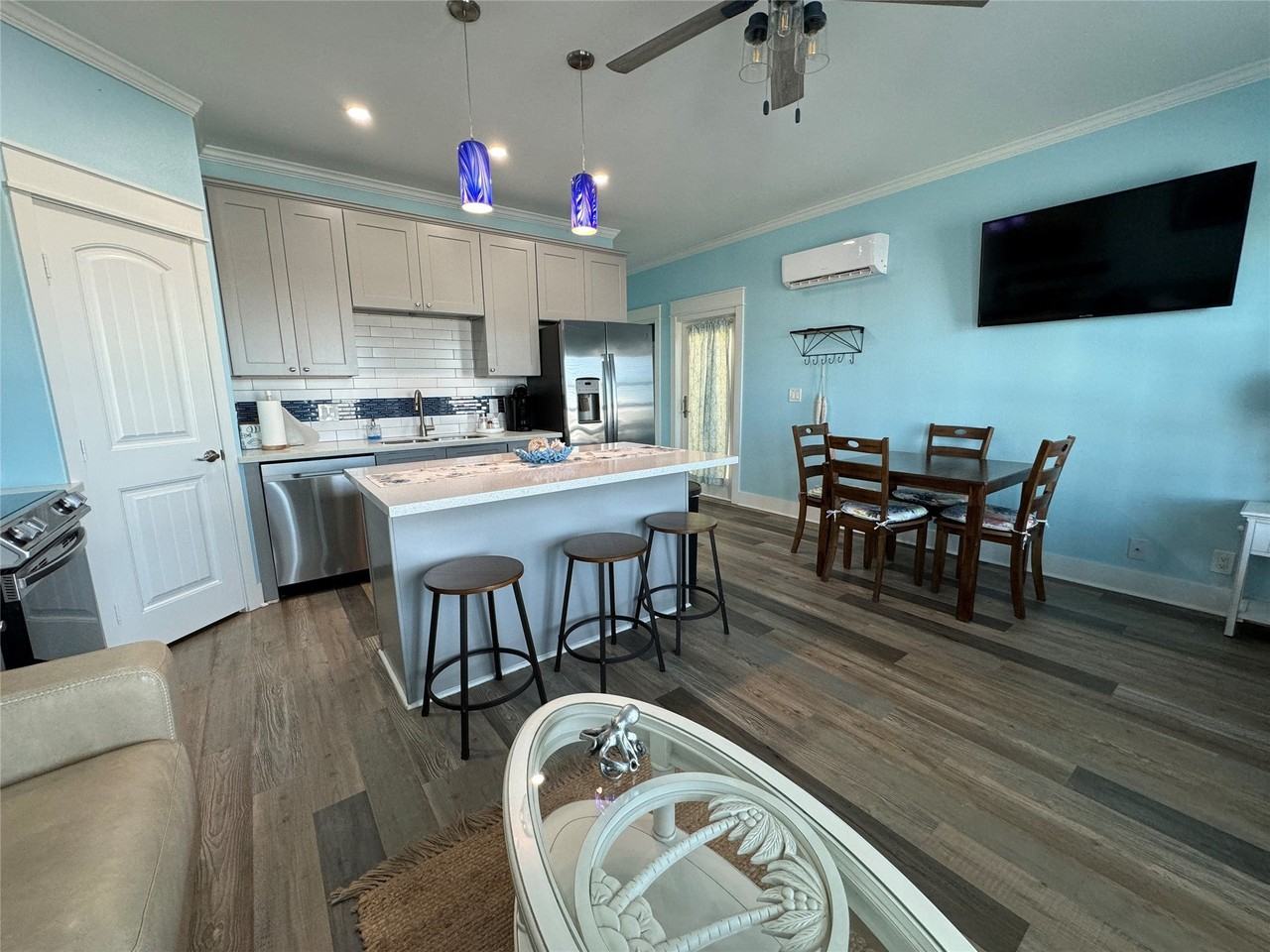 1411 12th St - Photo 5 of 11