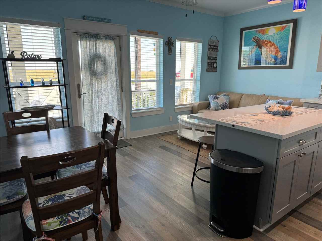 1411 12th St - Photo 6 of 11