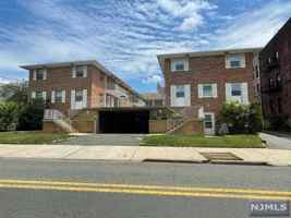 featured image of 435 Teaneck Rd