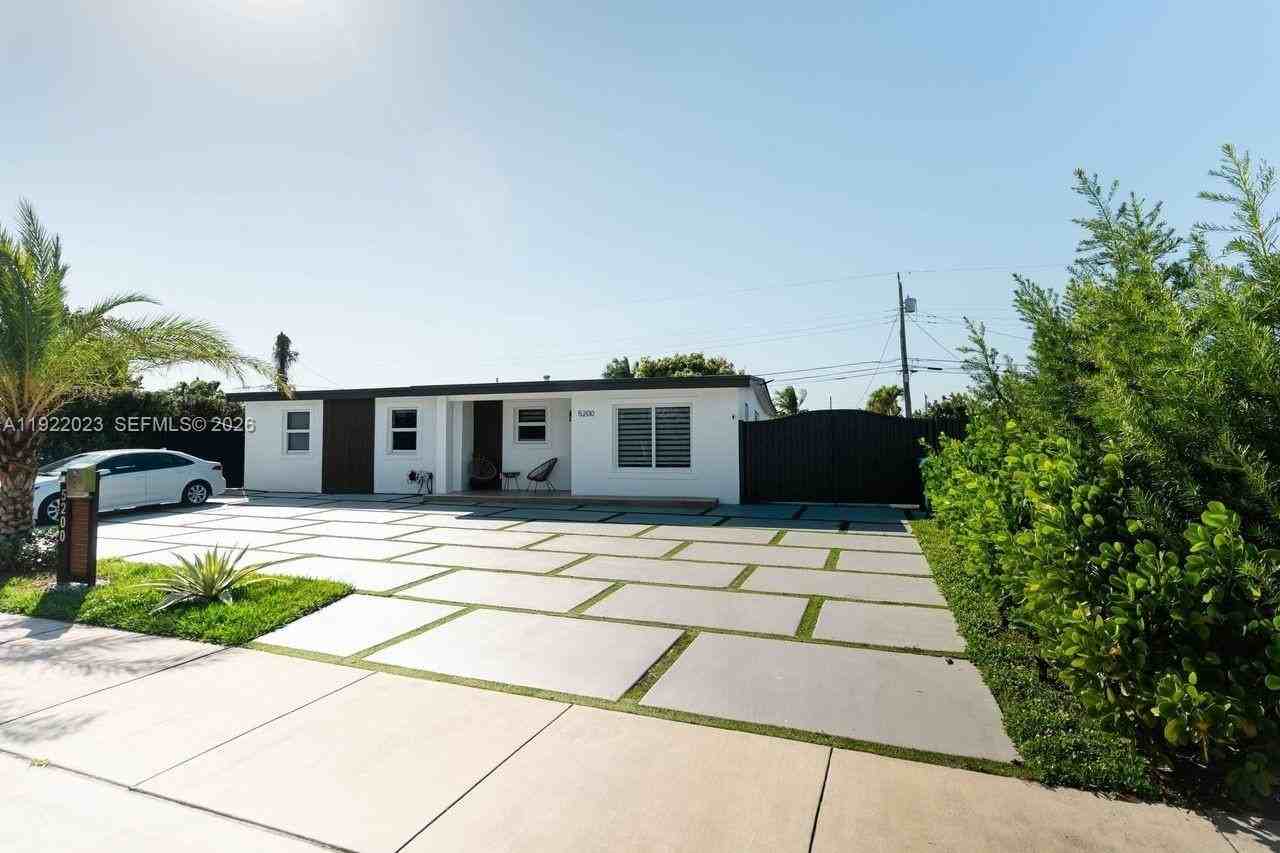 5200 Sw 114th Ct #0 - Photo 3 of 36