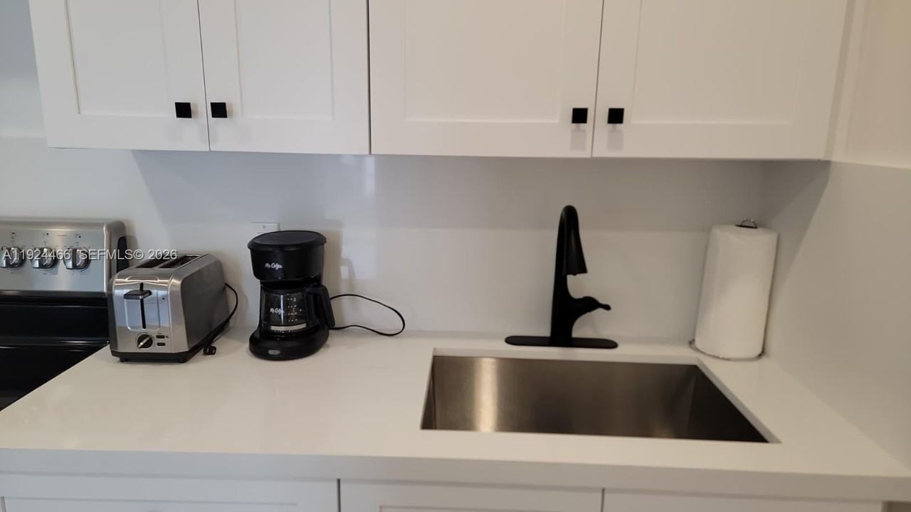 2820 Sw 13th St #4 - Photo 3 of 11