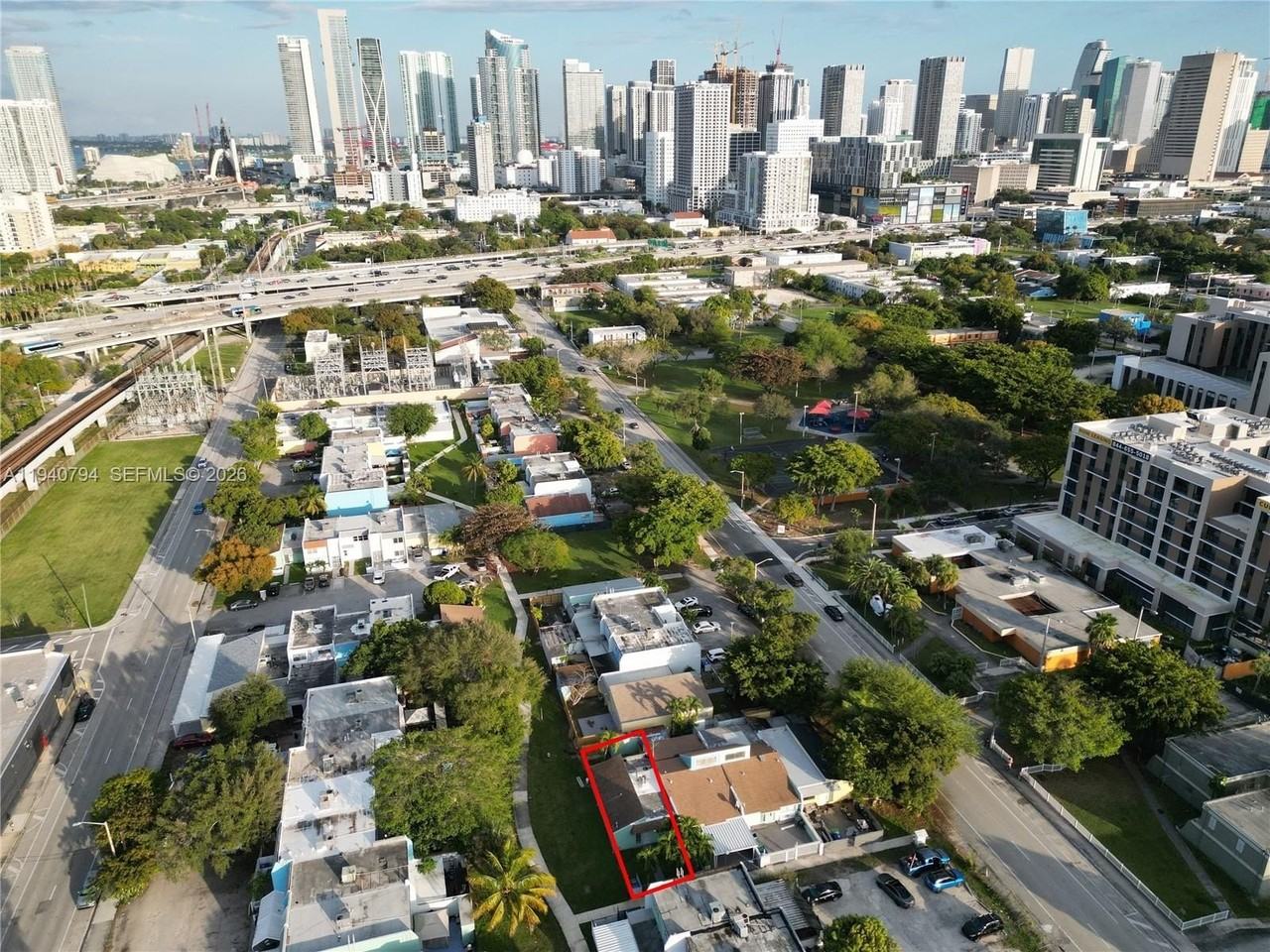 617 Nw 10th St - Photo 5 of 33