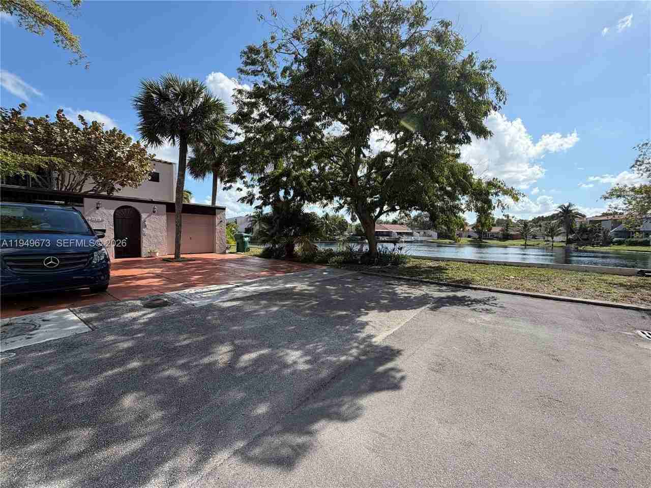 7216 Jacaranda Ln - Photo 2 of 17