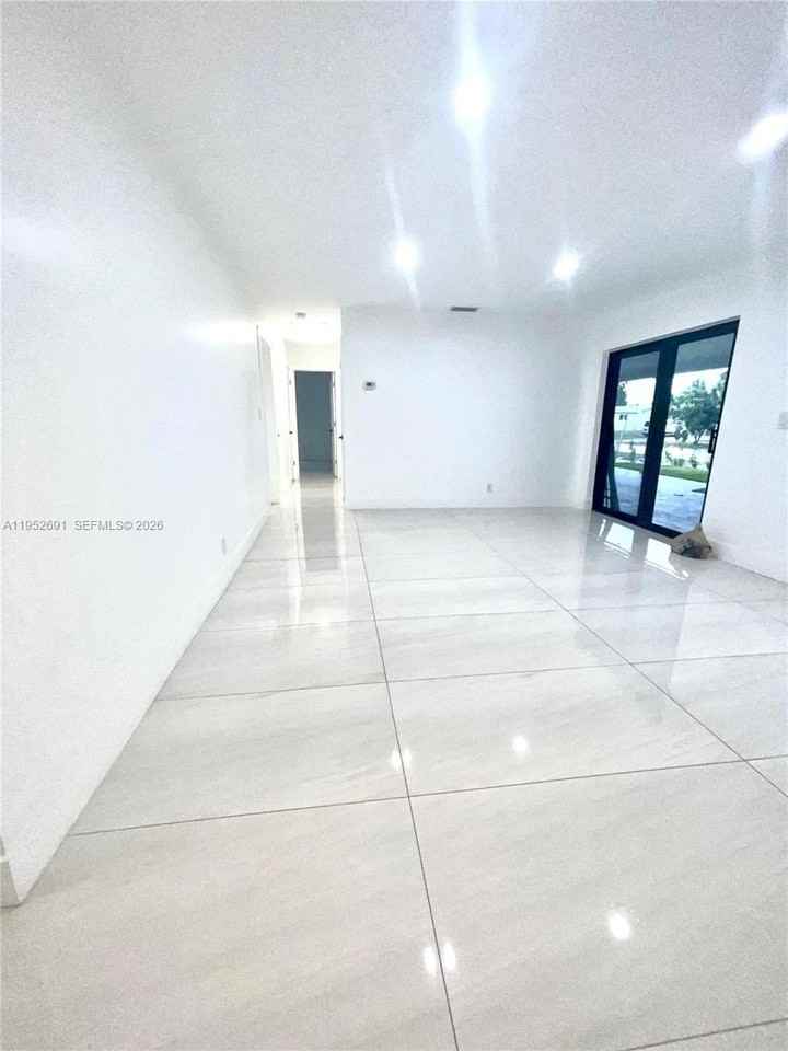 7590 Johnson St - Photo 3 of 12