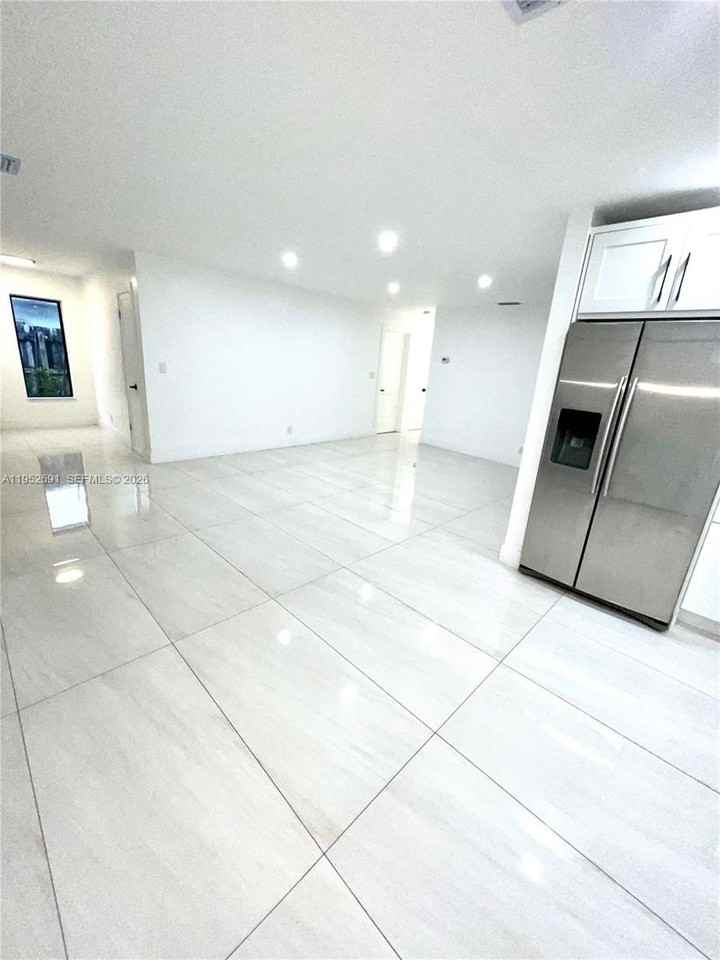 7590 Johnson St - Photo 5 of 12