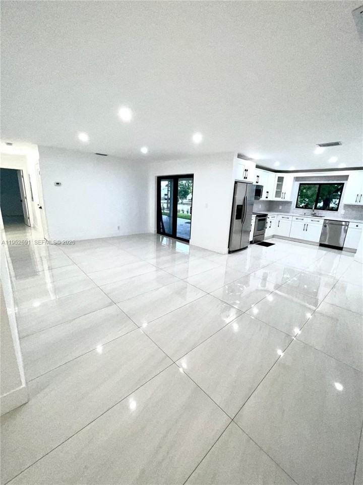 7590 Johnson St - Photo 6 of 12