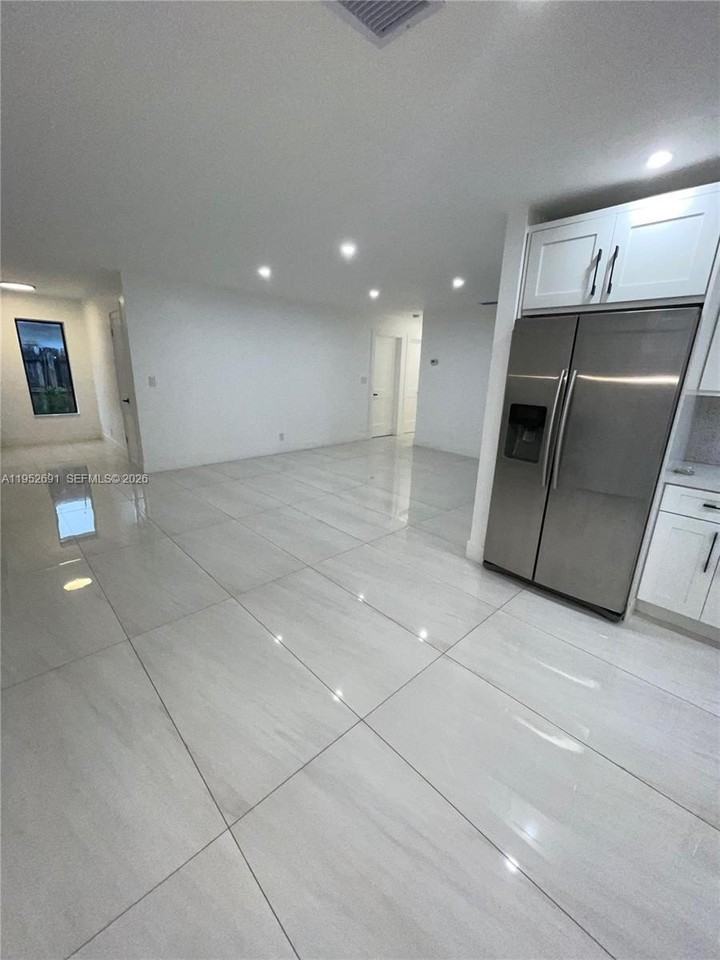 7590 Johnson St - Photo 7 of 12