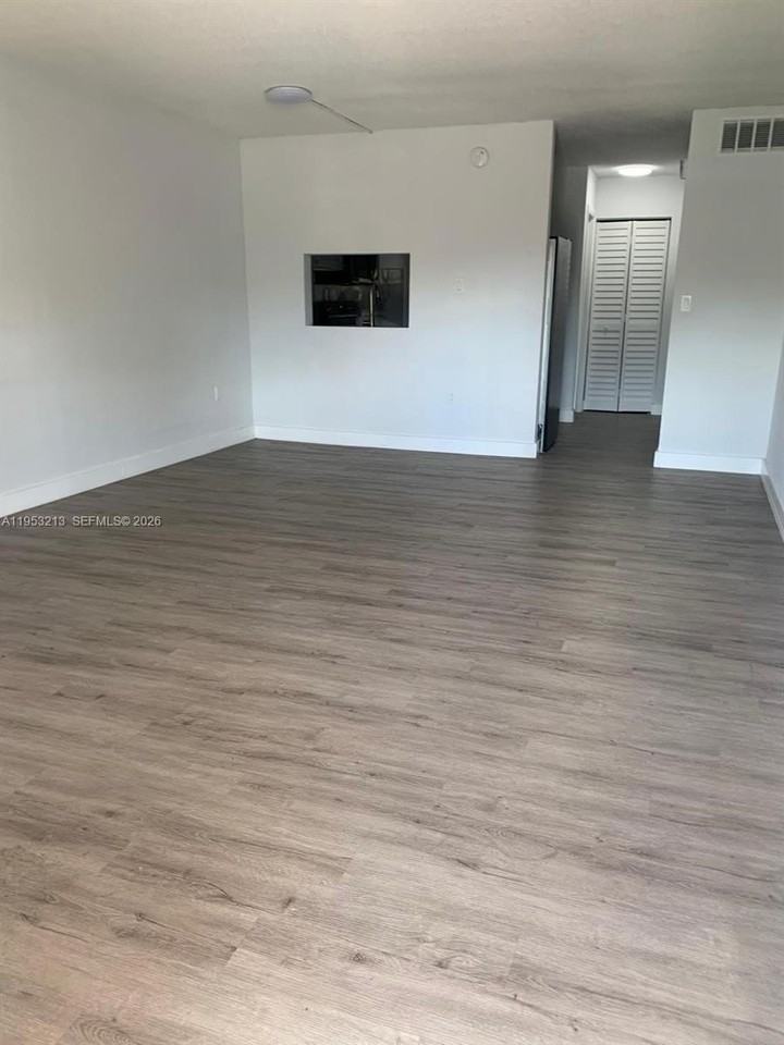 271 Nw 177th St #B117 - Photo 4 of 10