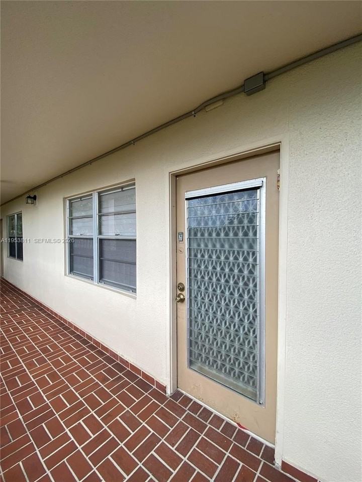 1903 Bermuda Cir #D2 - Photo 2 of 22