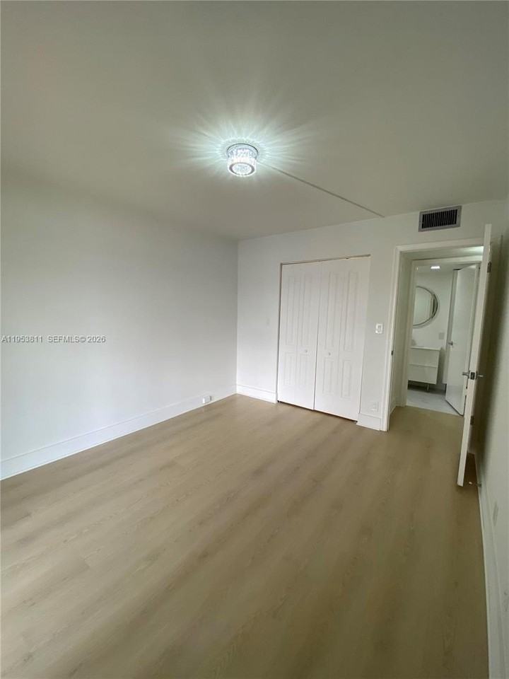 1903 Bermuda Cir #D2 - Photo 5 of 22