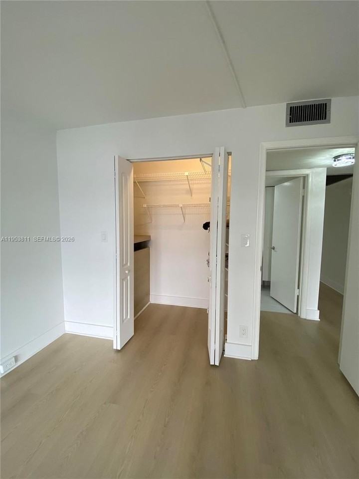 1903 Bermuda Cir #D2 - Photo 6 of 22