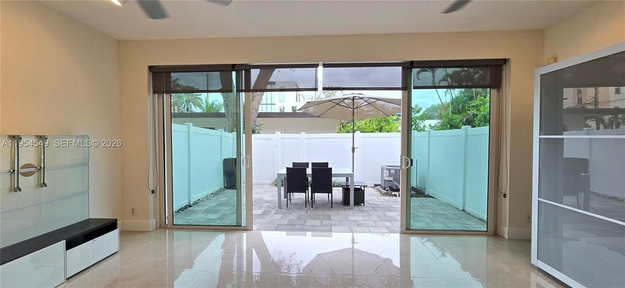 1000 Se 2nd St #2 - Photo 7 of 32