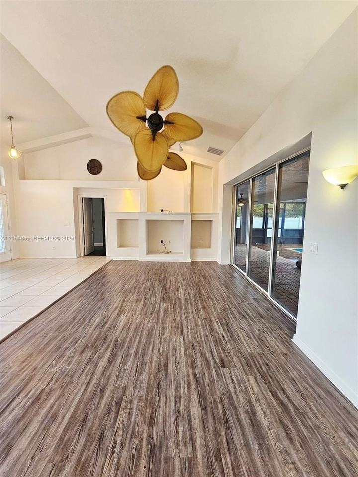 2161 Sw Imperial St #0 - Photo 5 of 31