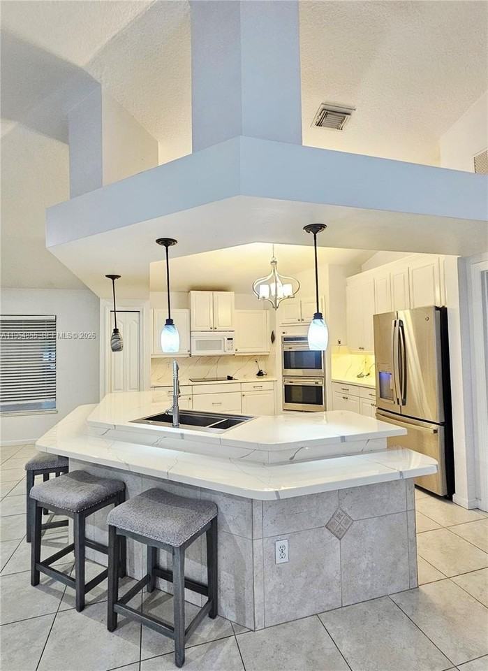 2161 Sw Imperial St #0 - Photo 7 of 31