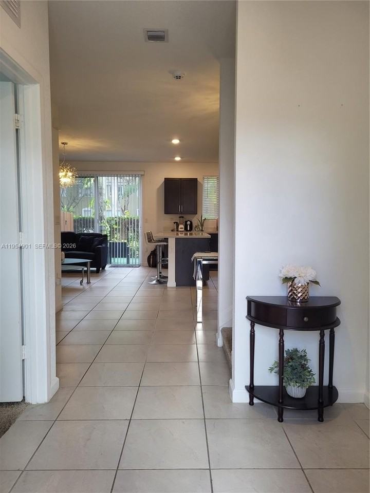 1015 Se 24th Ter #1015 - Photo 3 of 31