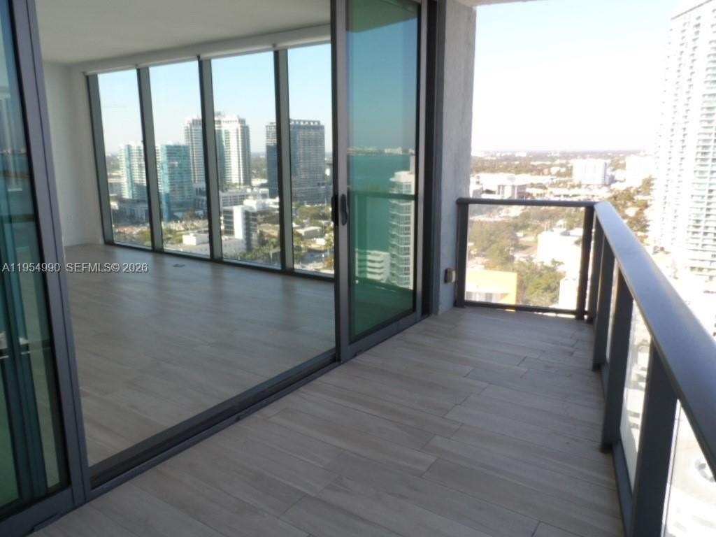 460 Ne 28th St #2501 - Photo 7 of 50