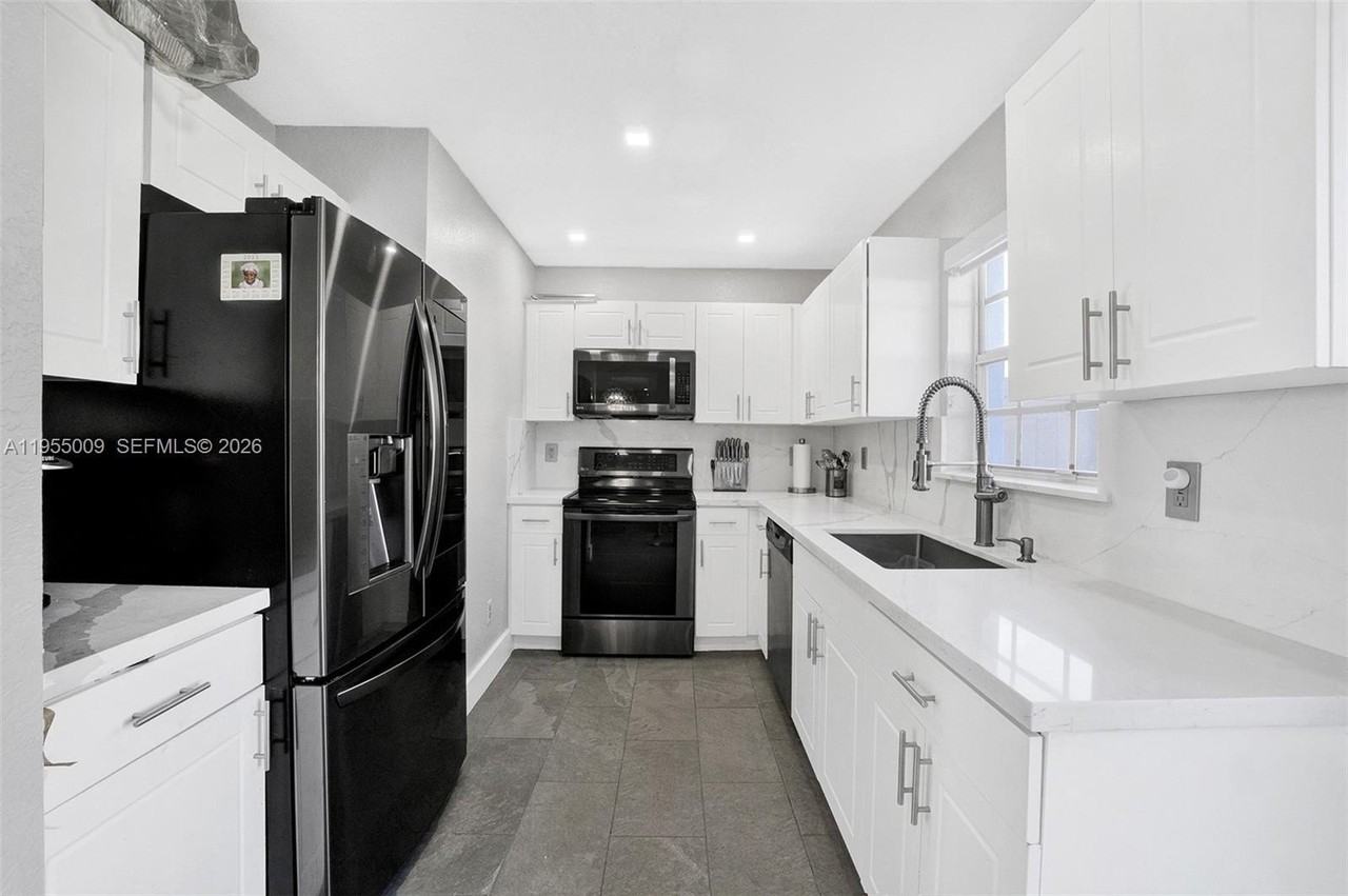 2311 Sw 87th Way #2311 - Photo 7 of 19