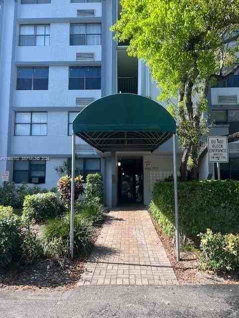 2401 Riverside Dr #110B