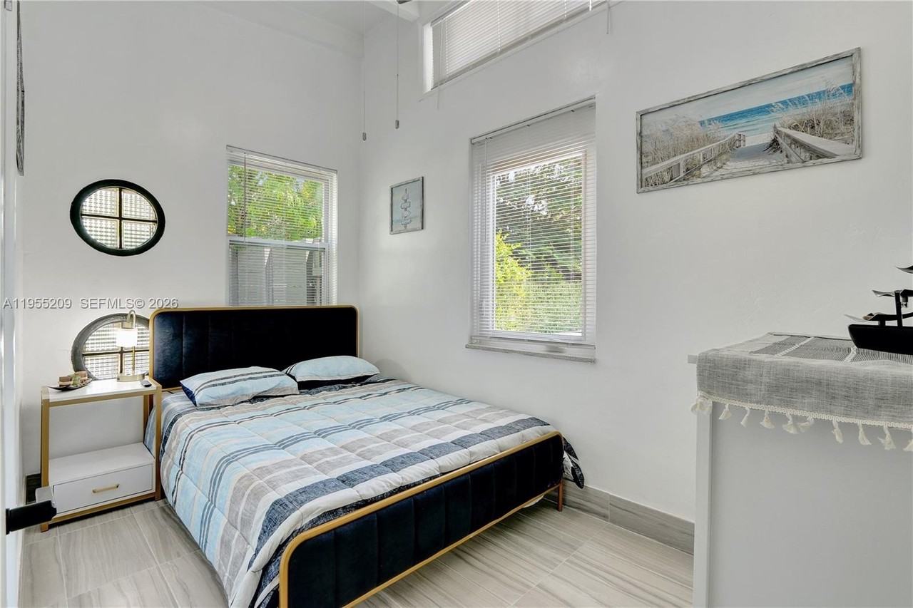 1205 Nw 3rd Ave #A - Photo 6 of 13