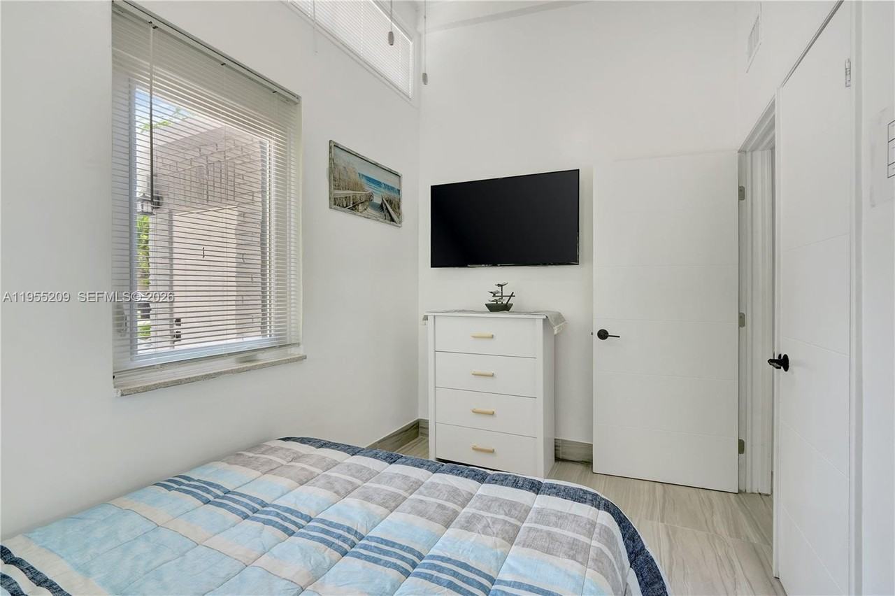 1205 Nw 3rd Ave #A - Photo 7 of 13