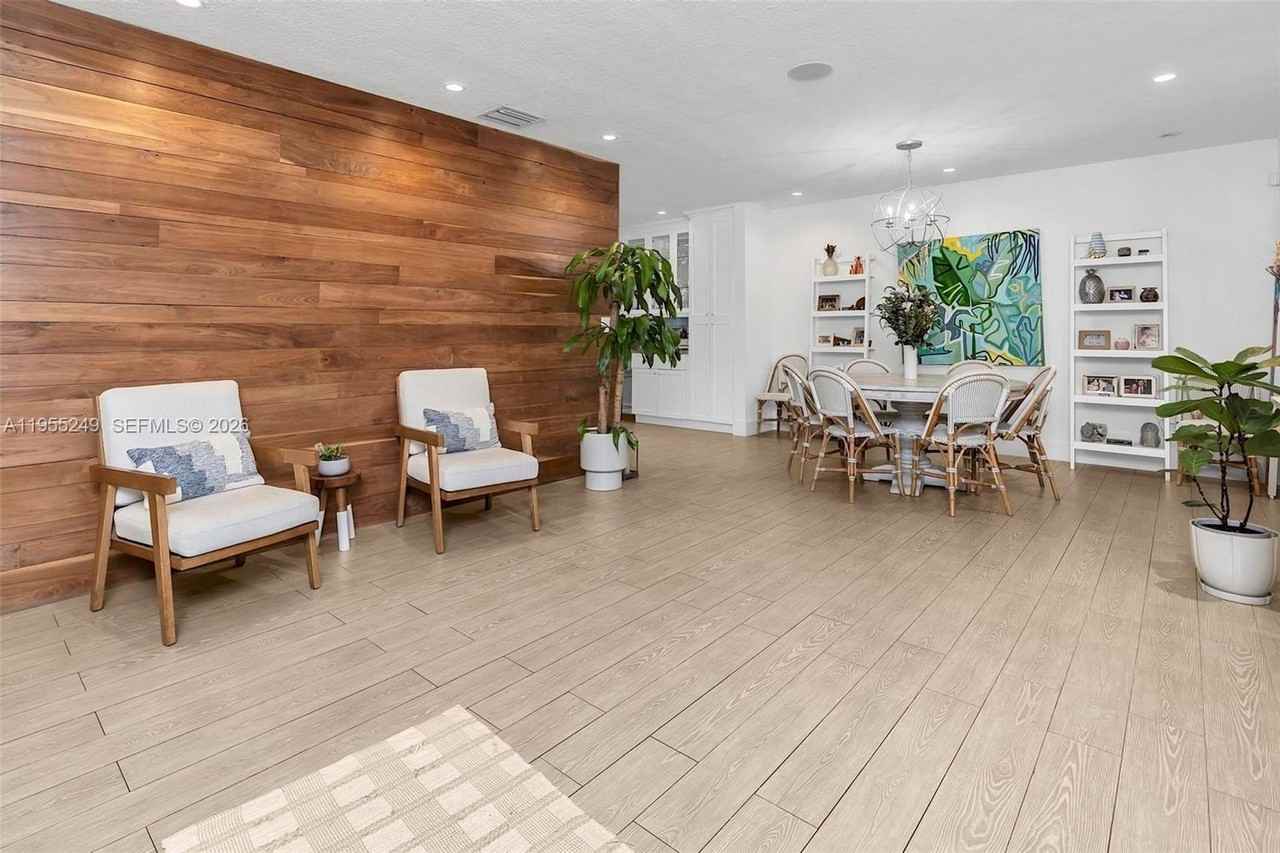 1444 Mendavia Ave - Photo 4 of 50