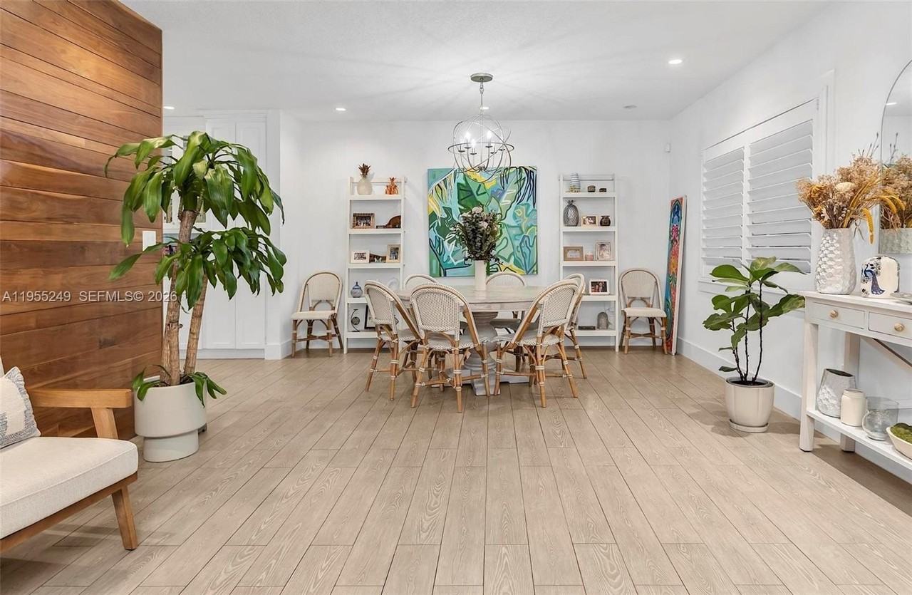 1444 Mendavia Ave - Photo 5 of 50