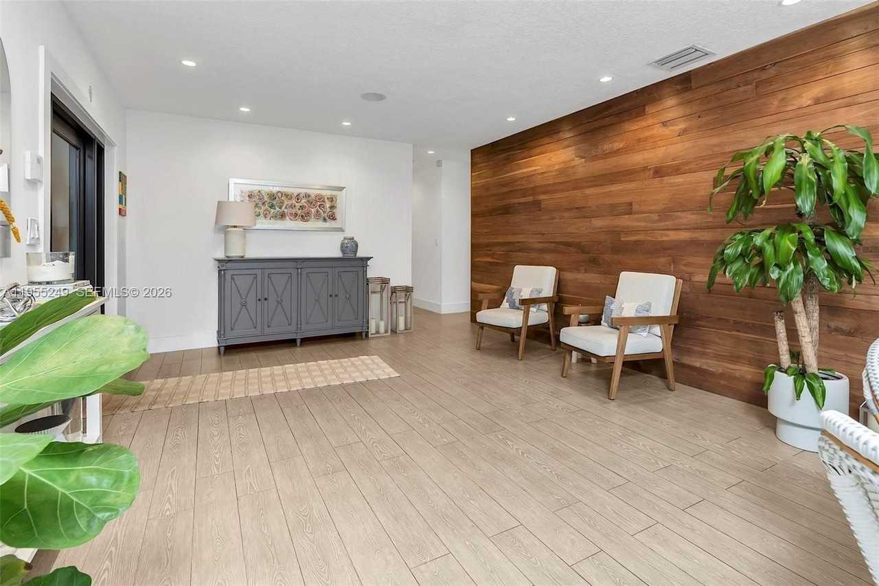 1444 Mendavia Ave - Photo 7 of 50