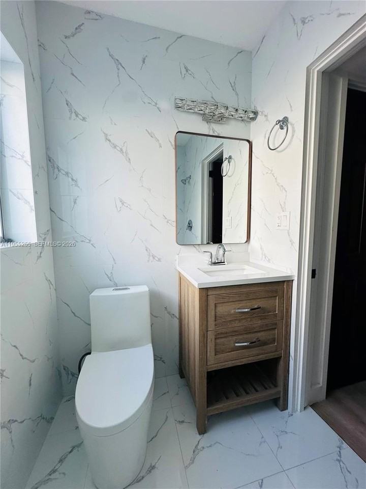 3052 Sw 6th St #3052 - Photo 6 of 10