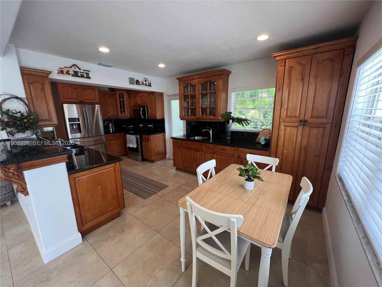 7601 Beachview Dr - Photo 5 of 14