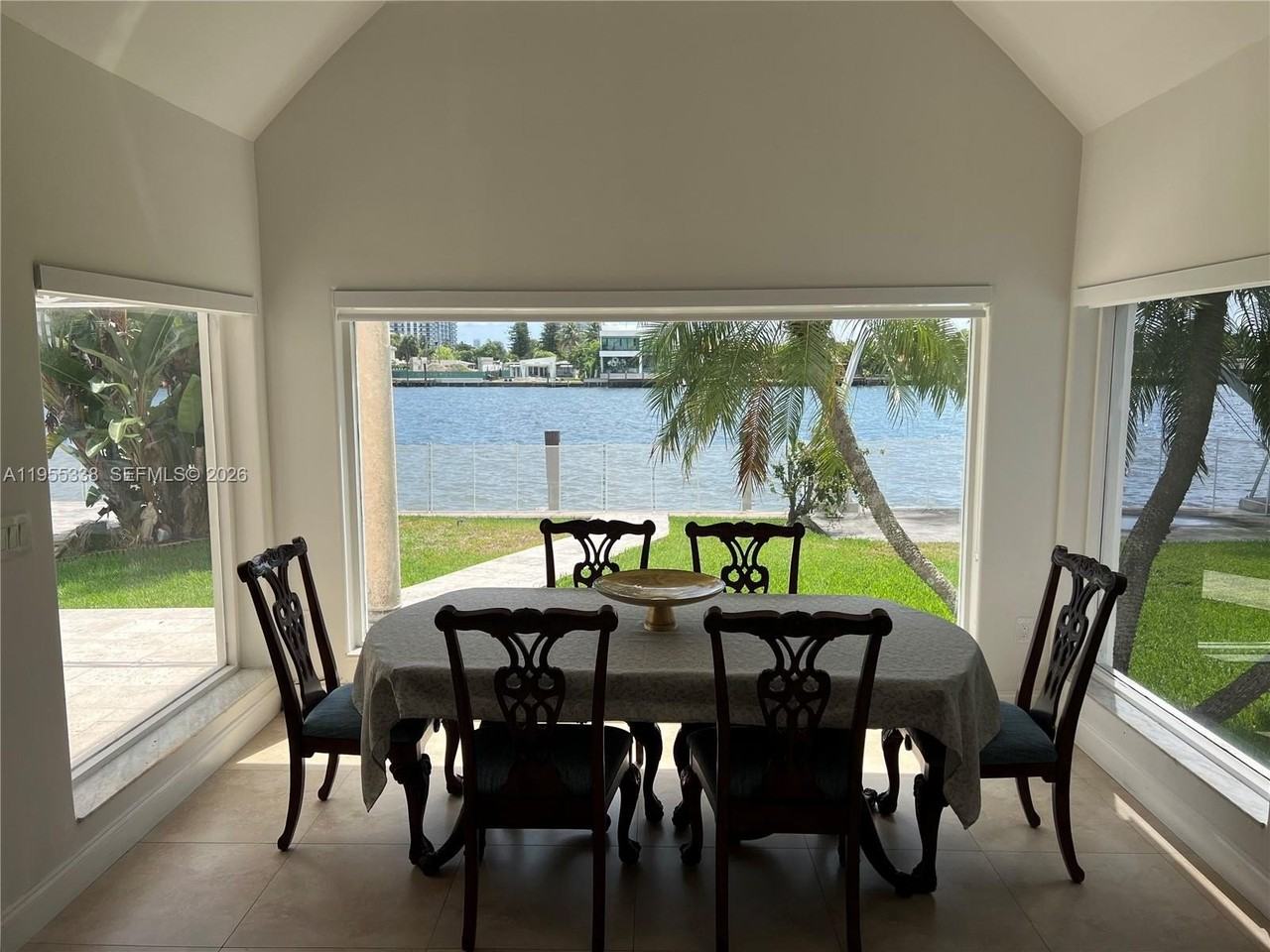 7601 Beachview Dr - Photo 6 of 14