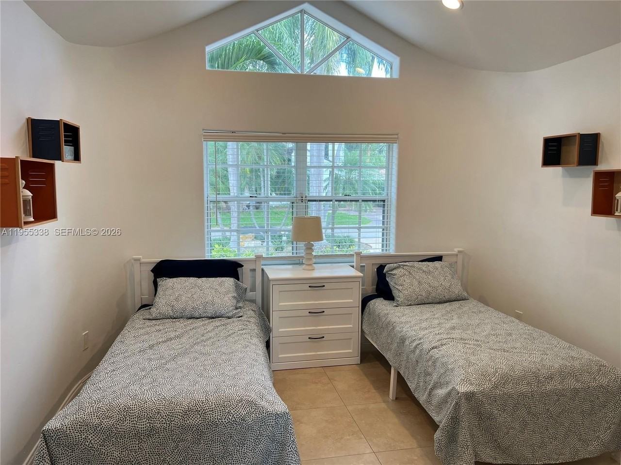 7601 Beachview Dr - Photo 7 of 14