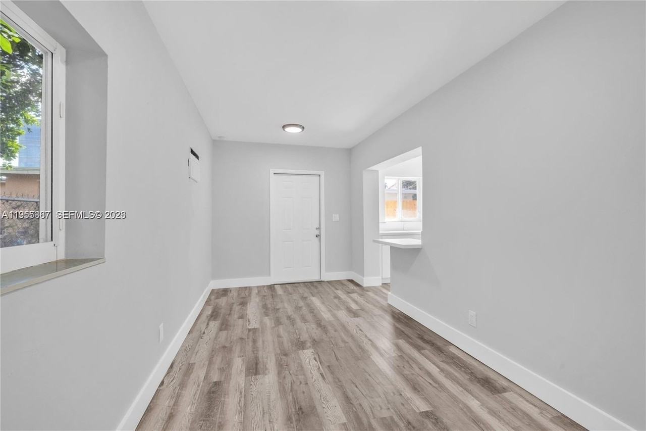 2729 Sw 18th St #2 - Photo 2 of 9