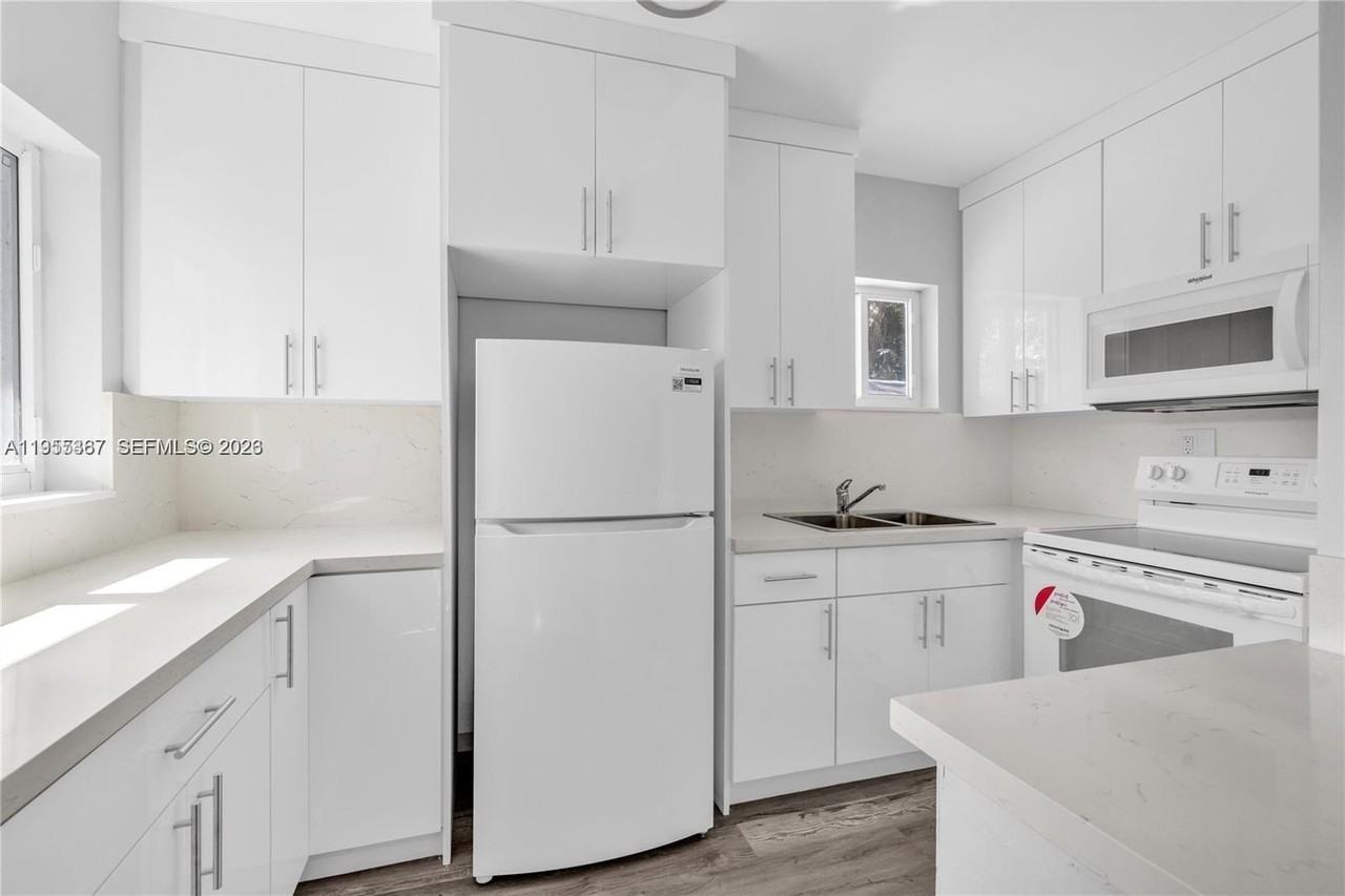 2729 Sw 18th St #2 - Photo 4 of 9