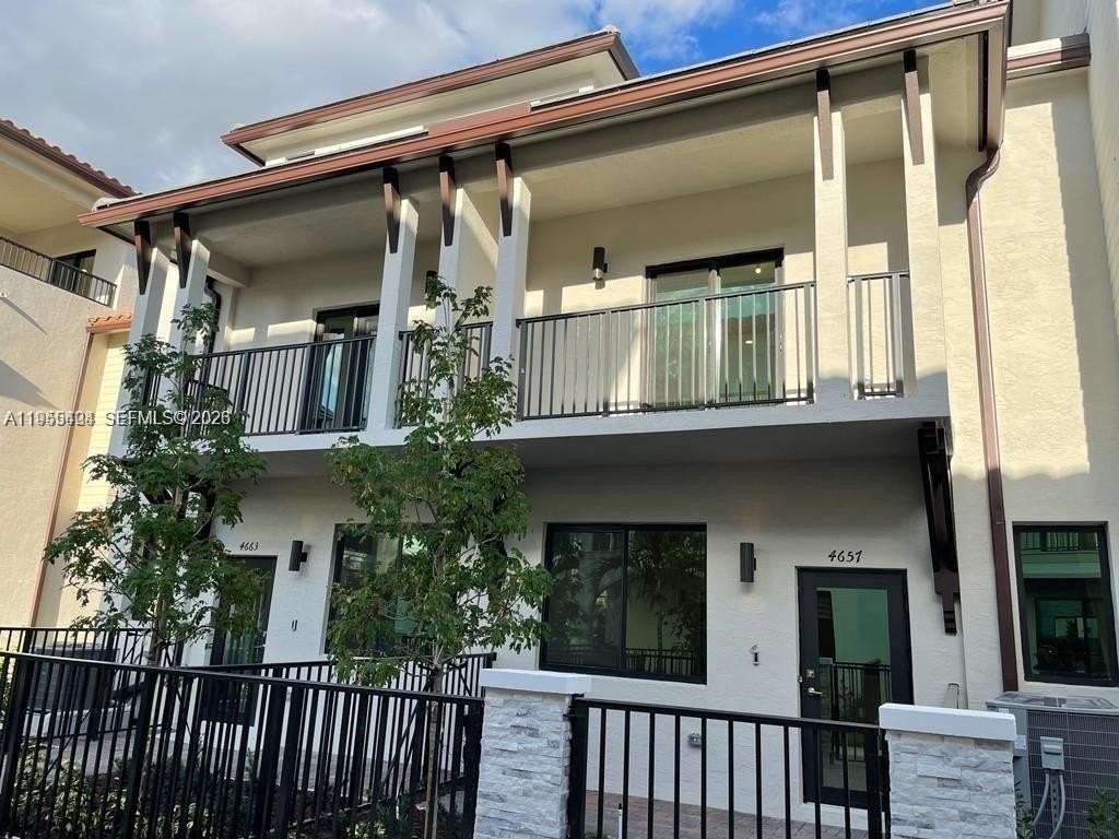 4657 Nw 83rd Pkwy - Photo 2 of 23